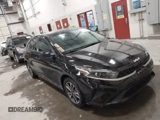 2024 Kia Forte LXS z VIN 3KPF24ADXRE831698, wystawiony jako IAAI lot #41337698 z przebiegiem 1 843 mil mil oraz . Historia ofert i sprzedaży dostępna na DreamBid. Obrazek 1.