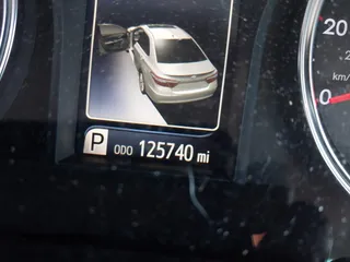 2017 Toyota Camry XLE z VIN 4T1BF1FK6HU411103, wystawiony jako IAAI lot #42233170 z przebiegiem 125 740 mil mil oraz . Historia ofert i sprzedaży dostępna na DreamBid. Obrazek 15.