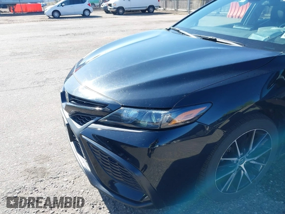 2022 Toyota Camry SE with VIN 4T1G11AK1NU688670, listed as a IAAI auction lot 42168847 with 54,975 mi miles. Bid and sale history available at carsss.com. Image 6.