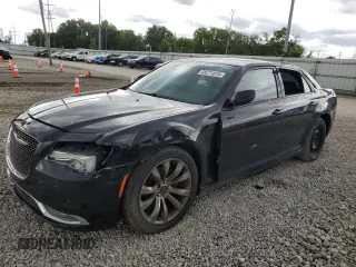 2014 Chrysler 300 S z VIN 2C3CCABG7EH272881, wystawiony jako Copart lot #58271815 z przebiegiem 143 457 mil mil oraz Czysty tytuł • Clean title. Historia ofert i sprzedaży dostępna na DreamBid. Obrazek 1.