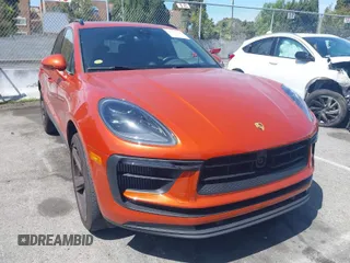 2023 Porsche Macan S z VIN WP1AG2A50PLB38649, wystawiony jako IAAI lot #41916298 z przebiegiem 19 968 mil mil oraz . Historia ofert i sprzedaży dostępna na DreamBid. Obrazek 1.
