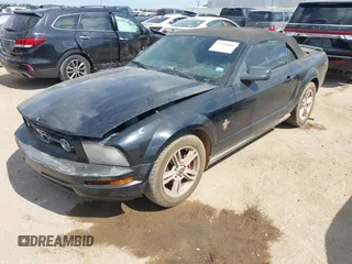 2008 Ford Mustang Deluxe with VIN 1ZVHT84N885103483, listed as a IAAI auction lot 38313447 with Not Provided miles and . Bid and sale history available at carsss.com. Image 2.