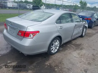 2012 Lexus ES 330 z VIN JTHBK1EG2C2497722, wystawiony jako IAAI lot #42335812 z przebiegiem 119 234 mil mil oraz . Historia ofert i sprzedaży dostępna na DreamBid. Obrazek 4.