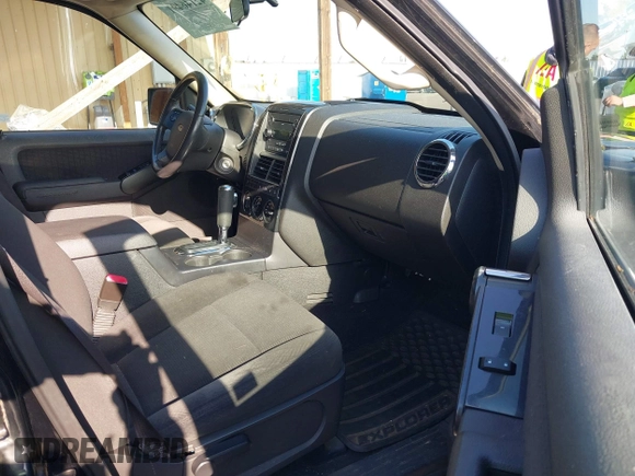 2010 Ford Explorer XLT with VIN 1FMEU7DE9AUB07613, listed as a IAAI auction lot 42146491 with 125,414 mi miles. Bid and sale history available at carsss.com. Image 5.