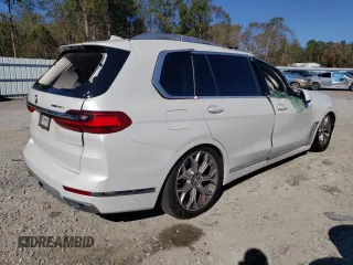 2021 BMW X7 xDrive40i with VIN 5UXCW2C04M9E66889, listed as a Copart auction lot 82988324 with 0 mi miles and Salvage Title. Bid and sale history available at carsss.com. Image 3.
