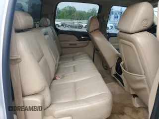 2008 GMC Sierra Denali z VIN 2GTEC638581195286, wystawiony jako Copart lot #51248935 z przebiegiem 216 464 mil mil oraz Szkody całkowita. Historia ofert i sprzedaży dostępna na DreamBid. Obrazek 10.