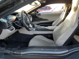 2015 BMW i8 z VIN WBY2Z2C54FV392704, wystawiony jako Copart lot #73805174 z przebiegiem 69 393 mil mil oraz Szkoda całkowita • Salvage title. Historia ofert i sprzedaży dostępna na DreamBid. Obrazek 7.