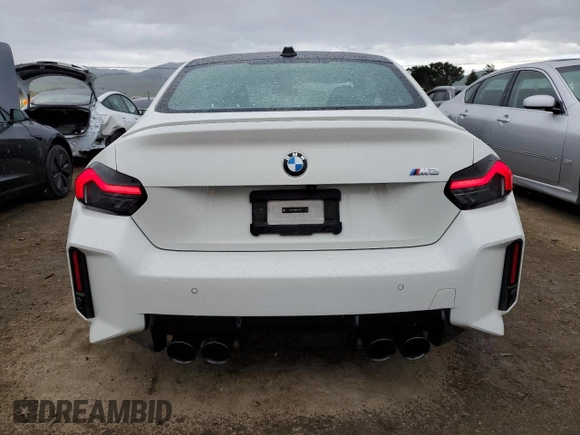 2024 BMW M2 z VIN 3MF13DM08R8E53568, wystawiony jako Copart lot #48982005 z przebiegiem 16 586 mil mil oraz Szkody całkowita. Historia ofert i sprzedaży dostępna na DreamBid. Obrazek 6.