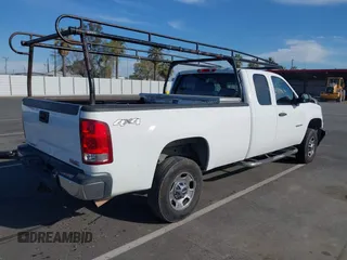2011 GMC Sierra 2500HD Work Truck z VIN 1GT22ZCGXBZ155590, wystawiony jako IAAI lot #41712199 z przebiegiem 338 205 mil mil oraz . Historia ofert i sprzedaży dostępna na DreamBid. Obrazek 4.