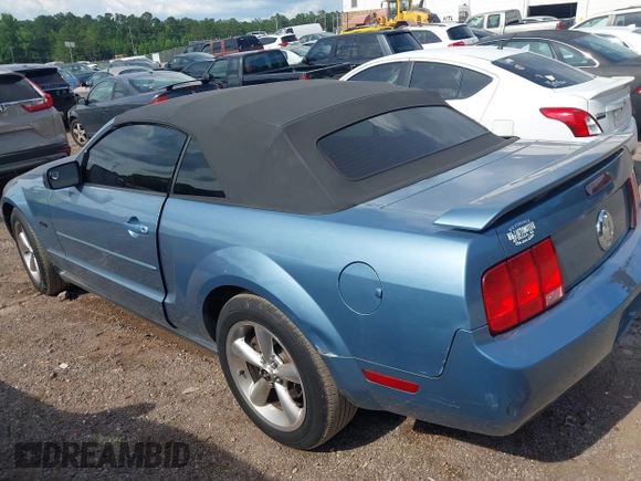 2006 Ford Mustang Standard z VIN 1ZVFT84NX65184801, wystawiony jako IAAI lot #42490407 z przebiegiem 207 792 mil mil oraz . Historia ofert i sprzedaży dostępna na DreamBid. Obrazek 3.