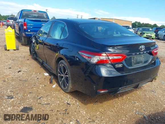 2018 Toyota Camry LE z VIN 4T1B11HKXJU652275, wystawiony jako IAAI lot #42245625 z przebiegiem 49 596 mil mil oraz . Historia ofert i sprzedaży dostępna na DreamBid. Obrazek 3.