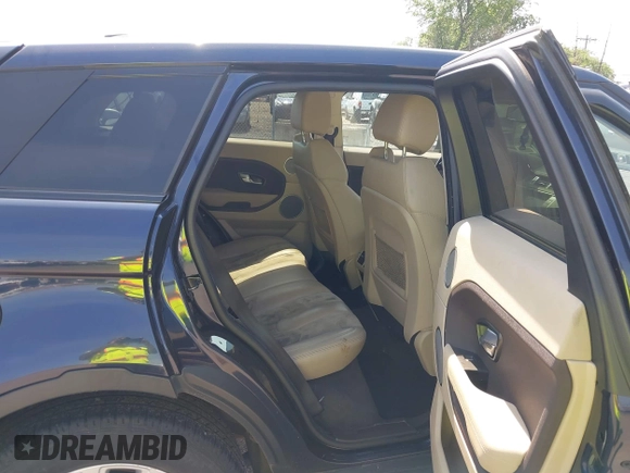 2015 Land Rover Range Rover Evoque Pure z VIN SALVN2BG5FH972645, wystawiony jako IAAI lot #42482661 z przebiegiem 156 726 mil mil oraz . Historia ofert i sprzedaży dostępna na DreamBid. Obrazek 8.