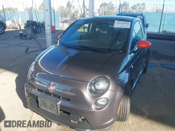 2018 FIAT 500e with VIN 3C3CFFGE7JT377434, listed as a IAAI auction lot 41670411 with 30,593 mi miles. Bid and sale history available at carsss.com. Image 19.