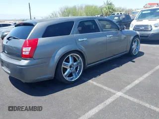 2005 Dodge Magnum SE z VIN 2D4FV48V95H123675, wystawiony jako IAAI lot #42303195 z przebiegiem Nie podano mil oraz . Historia ofert i sprzedaży dostępna na DreamBid. Obrazek 4.