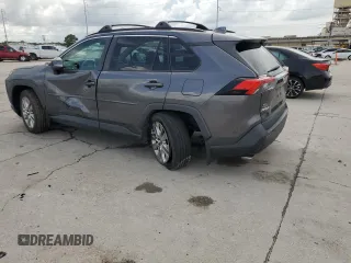 2021 Toyota RAV4 XLE Premium z VIN 2T3C1RFV2MC169635, wystawiony jako Copart lot #60987995 z przebiegiem Nie podano mil oraz Szkoda całkowita • Salvage title. Historia ofert i sprzedaży dostępna na DreamBid. Obrazek 2.
