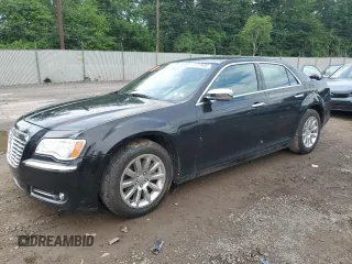 2012 Chrysler 300 Limited z VIN 2C3CCACG1CH126956, wystawiony jako Copart lot #61210485 z przebiegiem 205 692 mil mil oraz Czysty tytuł • Clean title. Historia ofert i sprzedaży dostępna na DreamBid. Obrazek 1.
