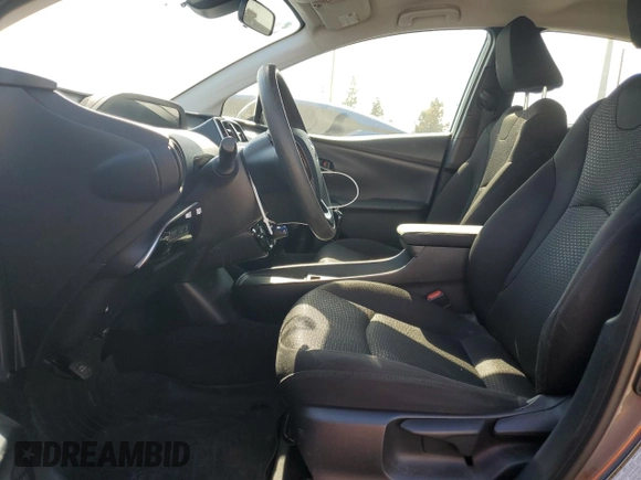 2020 Toyota Prius L Eco z VIN JTDKARFU0L3124101, wystawiony jako Copart lot #54017505 z przebiegiem 94 072 mil mil oraz Szkoda całkowita • Salvage title. Historia ofert i sprzedaży dostępna na DreamBid. Obrazek 7.