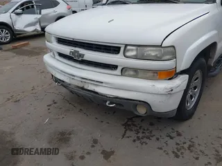 2002 Chevrolet Tahoe Z71 with VIN 1GNEK13Z22R303223, listed as a IAAI auction lot 41527148 with 211,835 mi miles. Bid and sale history available at carsss.com. Image 6.