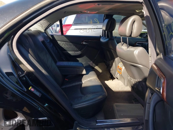 2004 Mercedes-Benz S-Class 5.0L with VIN WDBNG84J44A427425, listed as a IAAI auction lot 41851176 with 999,999 mi miles. Bid and sale history available at carsss.com. Image 8.