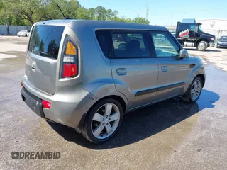 2010 Kia Soul + with VIN KNDJT2A29A7028640, listed as a IAAI auction lot 41820532 with 303,975 mi miles. Bid and sale history available at carsss.com. Image 4.