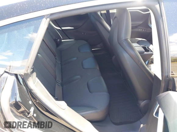 2013 Tesla Model S z VIN 5YJSA1CG0DFP17932, wystawiony jako IAAI lot #42212413 z przebiegiem 76 214 mil mil oraz . Historia ofert i sprzedaży dostępna na DreamBid. Obrazek 8.
