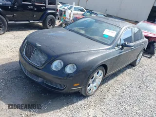 2006 Bentley Flying Spur z VIN SCBBR53W06C039791, wystawiony jako IAAI lot #42295068 z przebiegiem 48 739 mil mil oraz . Historia ofert i sprzedaży dostępna na DreamBid. Obrazek 2.