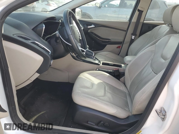 2015 Ford Focus Electric z VIN 1FADP3R43FL204874, wystawiony jako Copart lot #57968814 z przebiegiem 104 590 mil mil oraz Tytuł czysty. Historia ofert i sprzedaży dostępna na DreamBid. Obrazek 7.