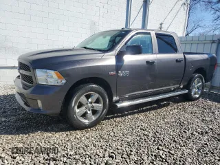 2018 Ram 1500 Express z VIN 3C6RR7KT1JG269996, wystawiony jako Copart lot #49090915 z przebiegiem 64 542 mil mil oraz Czysty tytuł • Clean title. Historia ofert i sprzedaży dostępna na DreamBid. Obrazek 1.