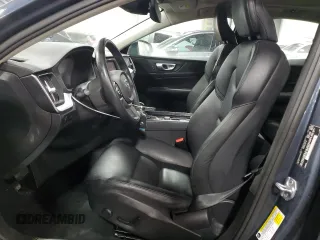 2019 Volvo S60 Momentum with VIN 7JRA22TK1KG001516, listed as a Copart auction lot 82904434 with 33,912 mi miles and Salvage Title. Bid and sale history available at carsss.com. Image 7.