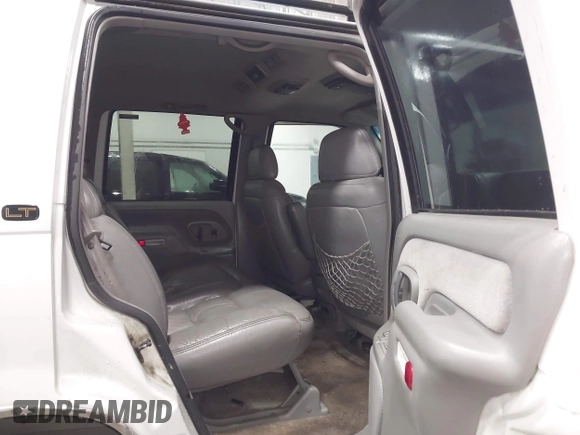 1999 Chevrolet Tahoe Z71 z VIN 1GNEK13R0XJ364222, wystawiony jako IAAI lot #41988710 z przebiegiem 204 577 mil mil oraz . Historia ofert i sprzedaży dostępna na DreamBid. Obrazek 8.