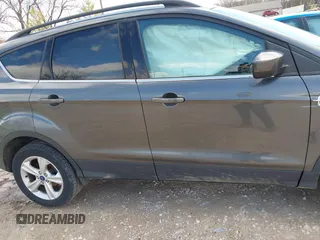 2016 Ford Escape SE z VIN 1FMCU9G92GUC37694, wystawiony jako IAAI lot #41917697 z przebiegiem 78 511 mil mil oraz . Historia ofert i sprzedaży dostępna na DreamBid. Obrazek 13.