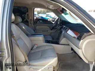 2010 GMC Yukon SLT with VIN 1GKUCCE00AR255901, listed as a IAAI auction lot 42149960 with 196,014 mi miles. Bid and sale history available at carsss.com. Image 5.