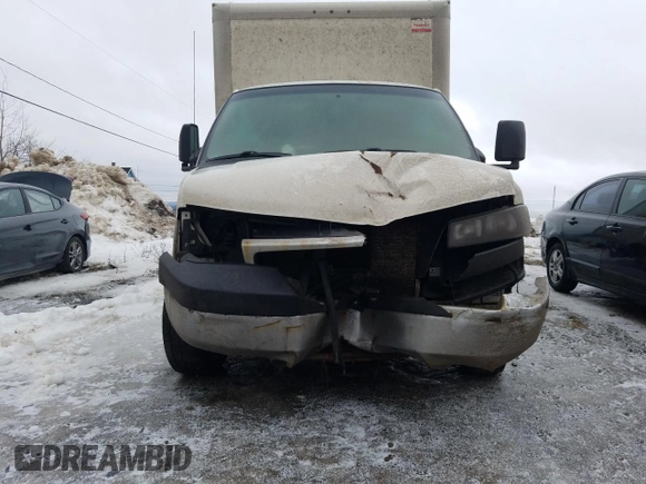 2019 GMC Savana z VIN 7GZ07SFG1KN003218, wystawiony jako Copart lot #84340584 z przebiegiem 383 500 mil mil oraz Szkody całkowita. Historia ofert i sprzedaży dostępna na DreamBid. Obrazek 5.