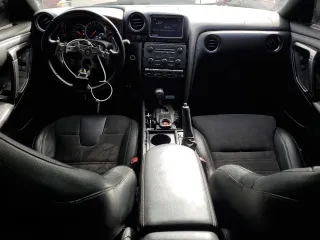 2015 Nissan GT-R Premium z VIN JN1AR5EF9FM280350, wystawiony jako Copart lot #58313634 z przebiegiem 83 387 mil mil oraz Szkody całkowita. Historia ofert i sprzedaży dostępna na DreamBid. Obrazek 8.