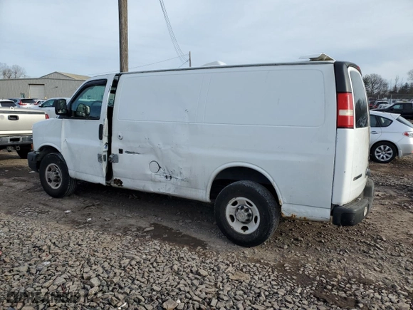 2009 Chevrolet Express Cargo Van with VIN 1GCGG25C691107005, listed as a Copart auction lot 87734445 with 184,483 mi miles and Salvage Title. Bid and sale history available at carsss.com. Image 2.