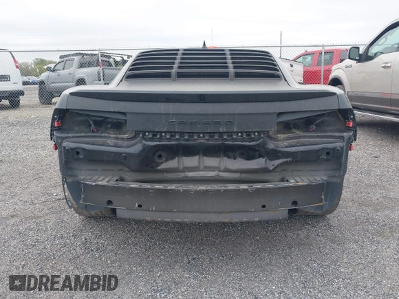 2010 Chevrolet Camaro 2SS z VIN 2G1FK1EJ9A9137692, wystawiony jako IAAI lot #42085420 z przebiegiem 169 665 mil mil oraz . Historia ofert i sprzedaży dostępna na DreamBid. Obrazek 6.