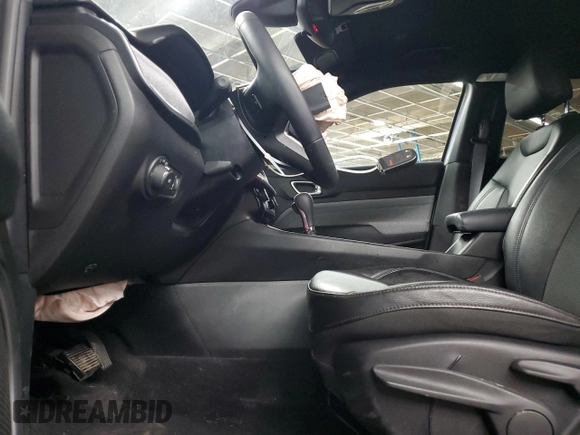 2024 Jeep Compass Latitude with VIN 3C4NJDBN9RT137912, listed as a Copart auction lot 52561465 with 14,290 mi miles and Salvage title. Bid and sale history available at DreamBid. Image 7.