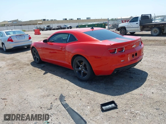 2013 Chevrolet Camaro LT z VIN 2G1FG1E36D9244965, wystawiony jako IAAI lot #40058994 z przebiegiem 75 344 mil mil oraz . Historia ofert i sprzedaży dostępna na DreamBid. Obrazek 3.