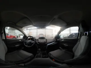 2018 Ford Escape SE z VIN 1FMCU9GD0JUC25636, wystawiony jako IAAI lot #40996760 z przebiegiem 70 097 mil mil oraz . Historia ofert i sprzedaży dostępna na DreamBid. Obrazek 19.