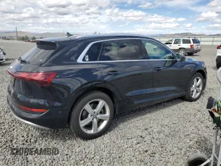 2019 Audi e-tron Premium Plus z VIN WA1LABGE1KB021741, wystawiony jako Copart lot #54774875 z przebiegiem 80 489 mil mil oraz Szkoda całkowita • Salvage title. Historia ofert i sprzedaży dostępna na DreamBid. Obrazek 3.