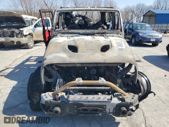 2017 Jeep Wrangler Unlimited Rubicon с VIN 1C4BJWFG6HL751417, выставлен на аукционе Copart как лот 48588335 с пробегом Не указан миль и На запчасти • Non repairable. История ставок и продаж доступна на DreamBid. Изображение 5.