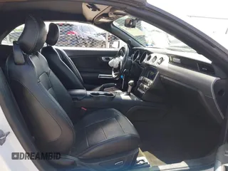 2018 Ford Mustang EcoBoost Premium z VIN 1FATP8UH3J5166286, wystawiony jako IAAI lot #42390424 z przebiegiem 92 077 mil mil oraz . Historia ofert i sprzedaży dostępna na DreamBid. Obrazek 5.