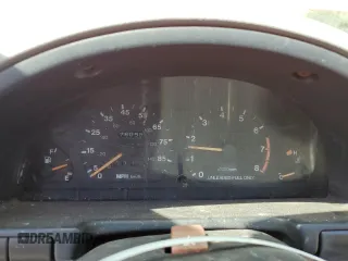 1992 Geo Metro z VIN JG1MR3369NK219164, wystawiony jako Copart lot #69017534 z przebiegiem 76 098 mil mil oraz Szkody całkowita. Historia ofert i sprzedaży dostępna na DreamBid. Obrazek 9.