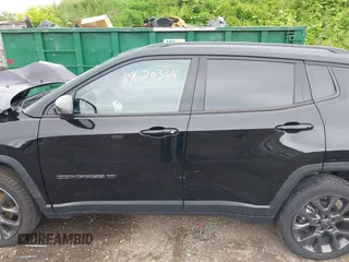 2021 Jeep Compass 80th Anniversary z VIN 3C4NJDEB5MT566331, wystawiony jako IAAI lot #39620364 z przebiegiem 48 826 mil mil oraz . Historia ofert i sprzedaży dostępna na DreamBid. Obrazek 14.