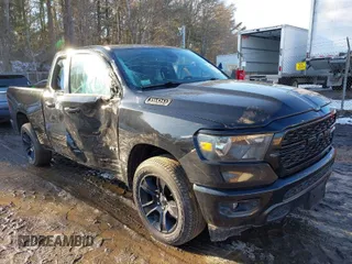 2022 Ram 1500 Big Horn z VIN 1C6SRFBT2NN132297, wystawiony jako IAAI lot #41575242 z przebiegiem 61 921 mil mil oraz . Historia ofert i sprzedaży dostępna na DreamBid. Obrazek 1.