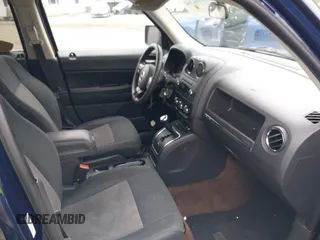 2014 Jeep Patriot Altitude z VIN 1C4NJPBA0ED585356, wystawiony jako IAAI lot #41601154 z przebiegiem 169 333 mil mil oraz . Historia ofert i sprzedaży dostępna na DreamBid. Obrazek 5.