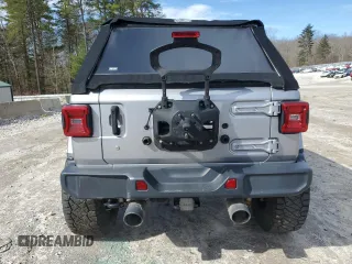 2018 Jeep Wrangler Unlimited Sahara z VIN 1C4HJXEG4JW285606, wystawiony jako Copart lot #49254405 z przebiegiem 57 148 mil mil oraz Szkoda całkowita • Salvage title. Historia ofert i sprzedaży dostępna na DreamBid. Obrazek 6.