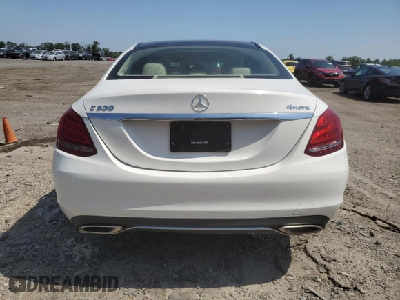 2017 Mercedes-Benz C 300 z VIN 55SWF4KB9HU220182, wystawiony jako Copart lot #62109395 z przebiegiem Nie podano mil oraz Szkoda całkowita • Salvage title. Historia ofert i sprzedaży dostępna na DreamBid. Obrazek 6.
