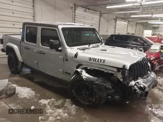 2023 Jeep Gladiator Sport S z VIN 1C6HJTAG1PL558131, wystawiony jako IAAI lot #41252271 z przebiegiem 42 582 mil mil oraz . Historia ofert i sprzedaży dostępna na DreamBid. Obrazek 1.