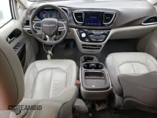2017 Chrysler Pacifica Touring L z VIN 2C4RC1BG6HR816453, wystawiony jako Copart lot #45678025 z przebiegiem 109 227 mil mil oraz Szkoda całkowita • Salvage title. Historia ofert i sprzedaży dostępna na DreamBid. Obrazek 8.
